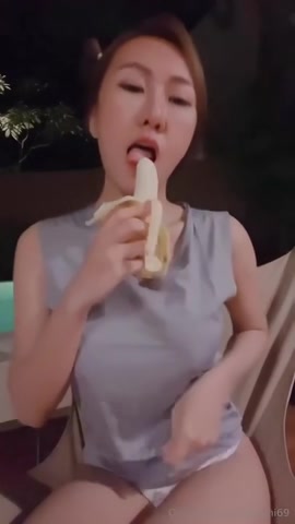 คลิปหลุดกลุ่มลับ Juniijune69 น้องจูนสาวหมวยนมใหญ่หุ่นเซ็กซี่โชว์ลีลาอมกล้วยแล้วนั่งแหกขาถ่างรูหีดิลโด้ทะลวง