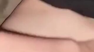 คลิปหลุด สาวสวยทางบ้าน โดนแฟนจับเย็ดหีเสียวๆตอนดึก จับซอยหีแบบเสียวๆจนร้องครางออกมา